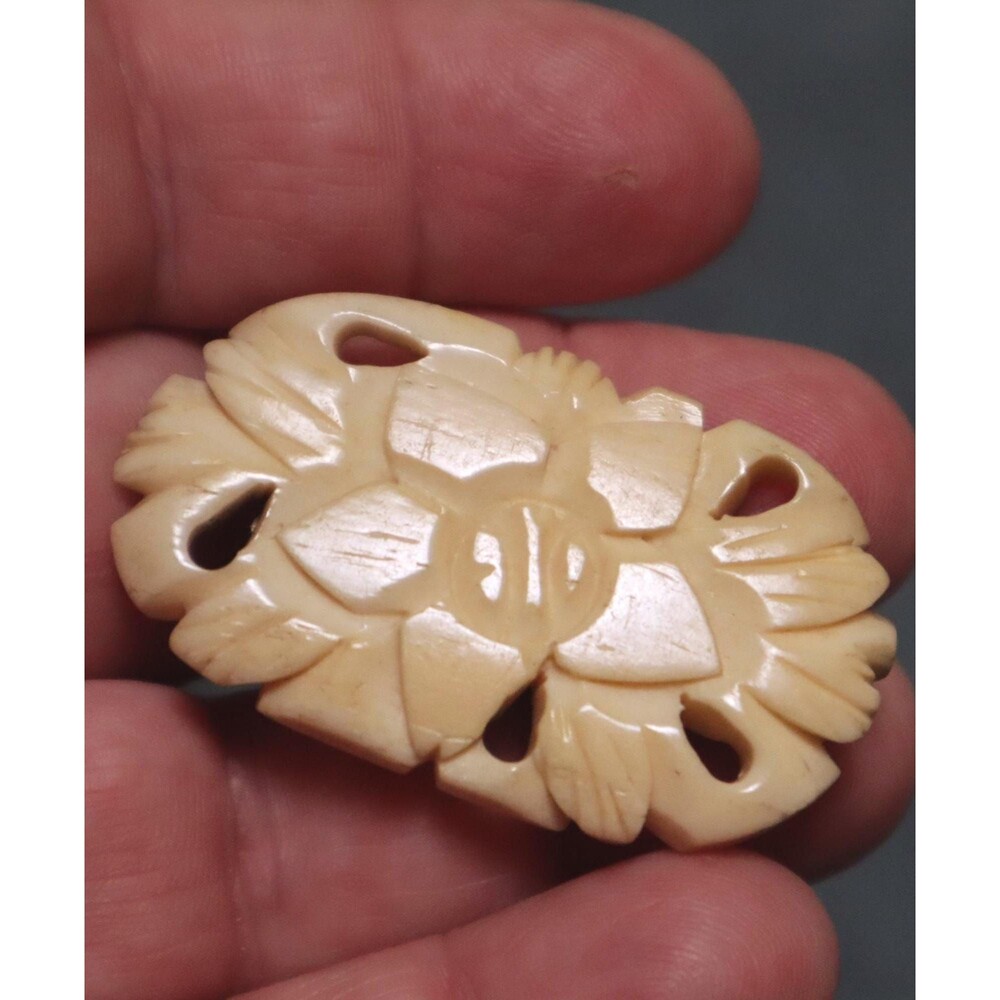 Vintage Carved Oxbone Brooch Floral Old C-Catch
